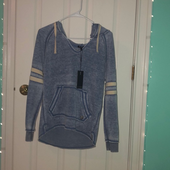 21 Main Tops - NWT💙21 Main Juniors Comfy Sweatshirt